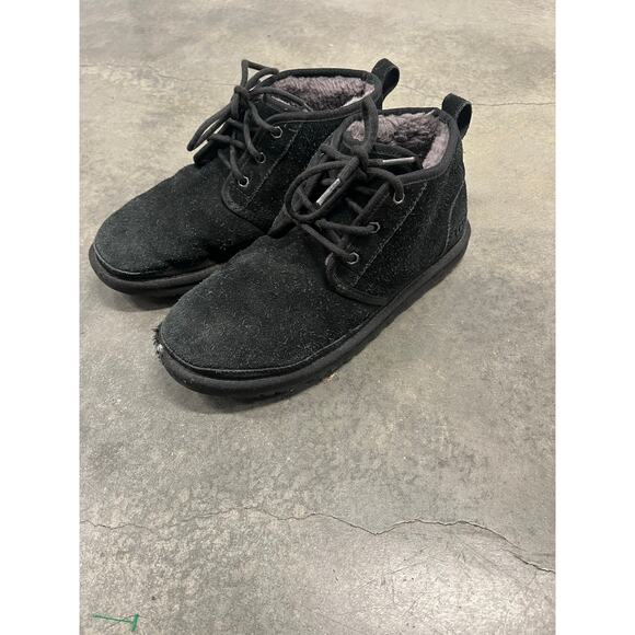 UGG NEUMEL 3236 MEN’S BLK CHUKKA ANKLE BOOT SIZE 9. 100% AUTHENTIC - Picture 1 of 7
